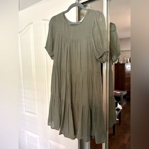 Beautiful dress, size 6 in soft dark green with lining. Brand new.